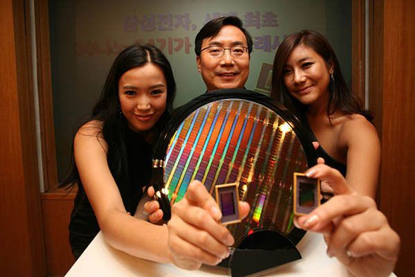 Japanese Scientists Develop Durable Flash Memory