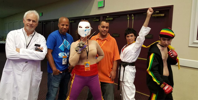 Jamie Lee Curtis secretly cosplayed as Vega at Evo 2015