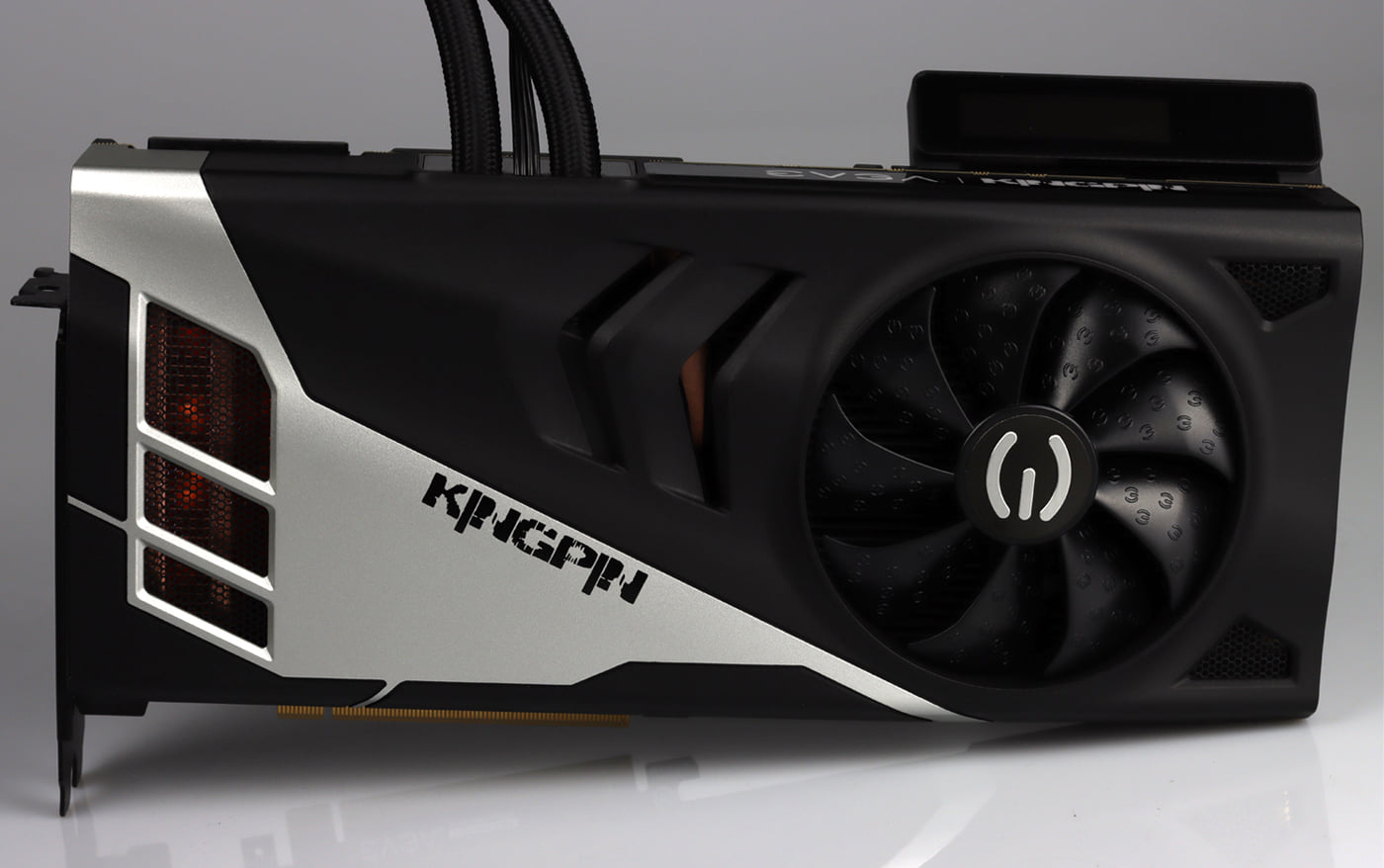 L'EVGA Kingpin RTX 3090 Ti est un monstre absolu