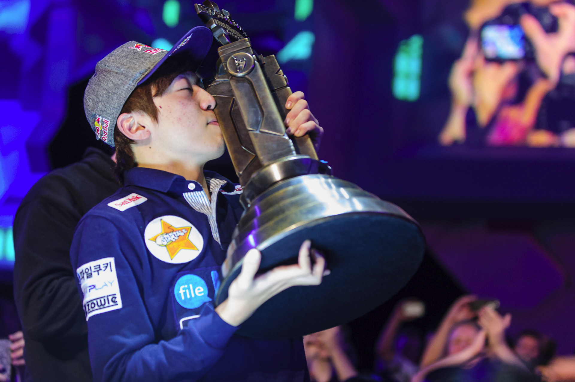 LoL, DotA 2, must be careful of Korean Starcraft pro-scene pitfalls