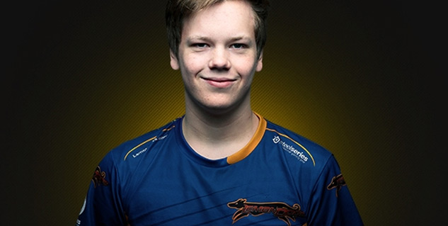 Two more League of Legends pros banned for toxic play