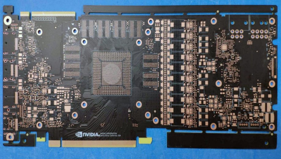 Nacktes GTX 1180 PCB in freier Wildbahn gesichtet