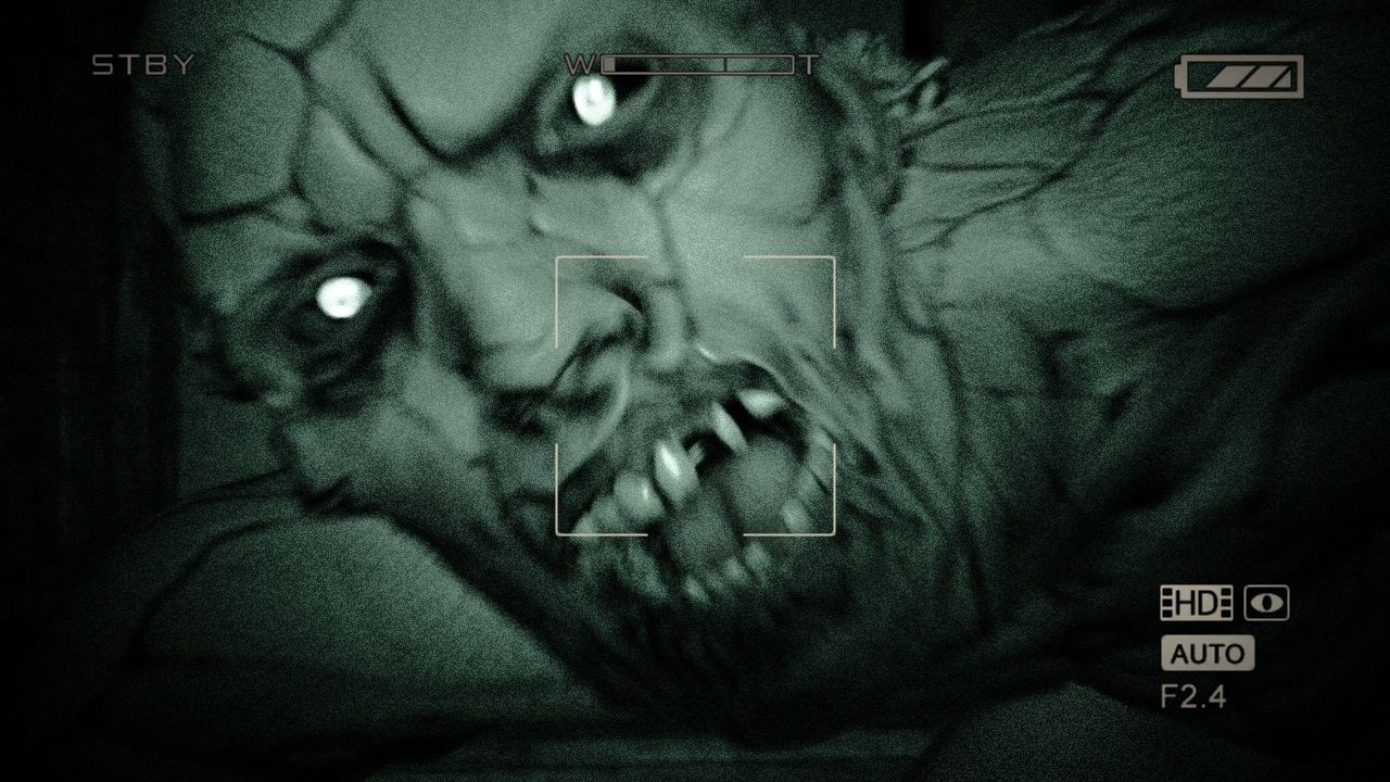 Outlast: Denunciante (+4 Entrenador)