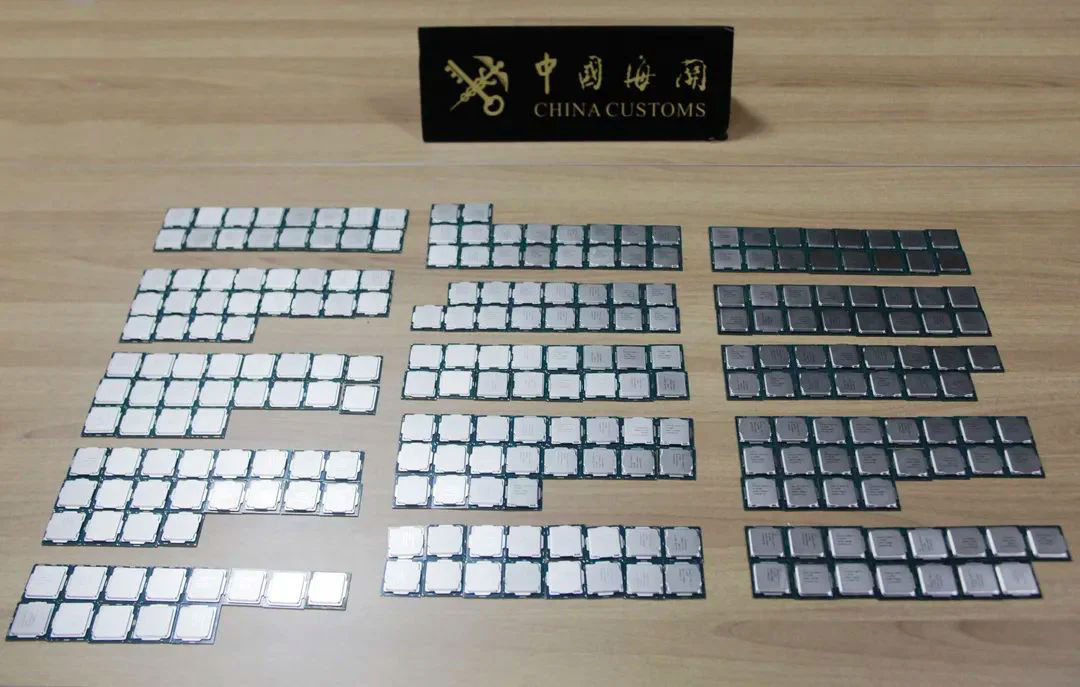 CPU-Schmuggler mit über 300 Intel 10th Gen Chips am Körper erwischt