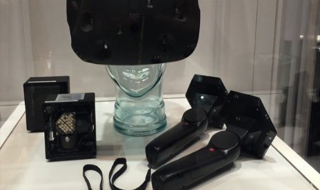 HTC Vive VR tech looks straight out of the ’80s