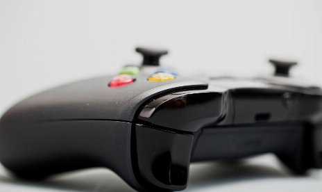 Xbox One admite 8 mandos inalámbricos simultáneamente. PS4 sólo admite 4